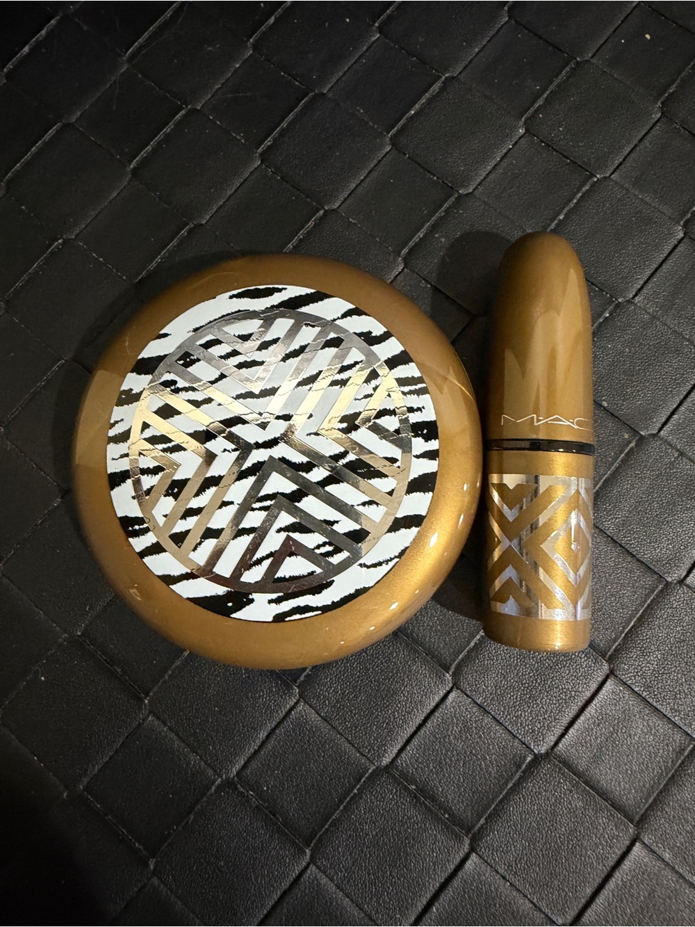 MAC Cosmetics LE Raquel Welch Set